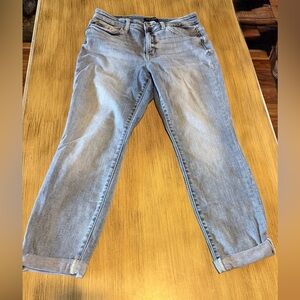 Judy Blue Boyfriend Size 7/28 Light Wash Cuffed Stretch Jeans